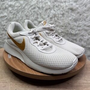 Nike Tanjun‎ Women's Running Shoes Sneakers White Gold Size 8.5 DJ6257-006